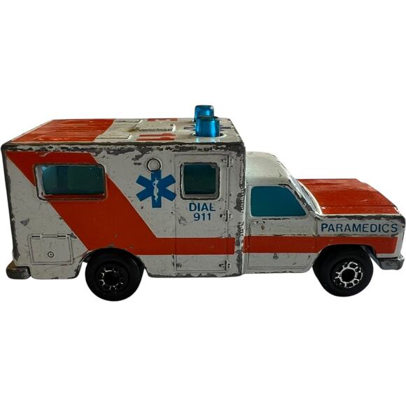 Vintage 1972 Matchbox Ambulance No. 54, Die-Cast Metal, Made in China - Picture 3 of 9